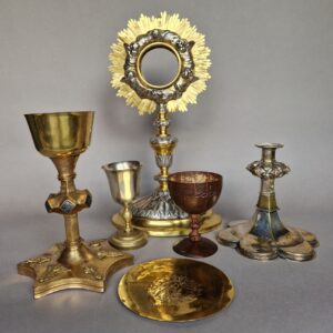 Monstrance-and-chalices
